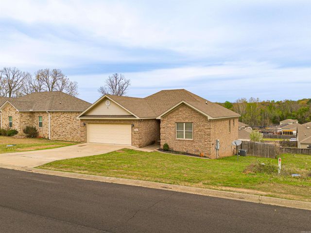 2060 Shadow Falls Dr, Conway, AR 72032