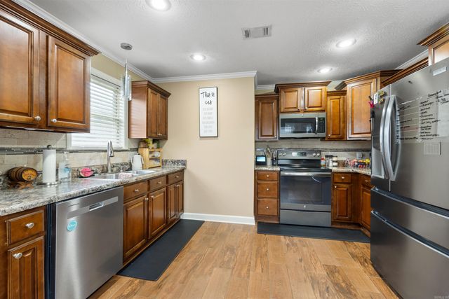 2060 Shadow Falls Dr, Conway, AR 72032