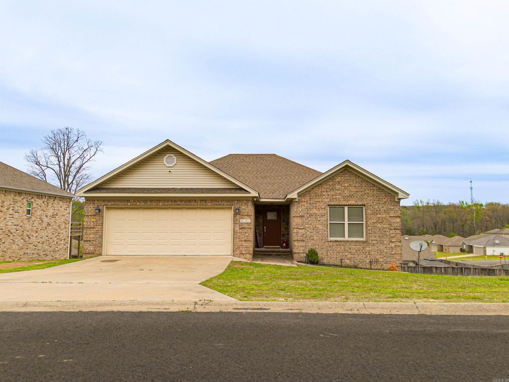 2060 Shadow Falls Dr, Conway, AR 72032