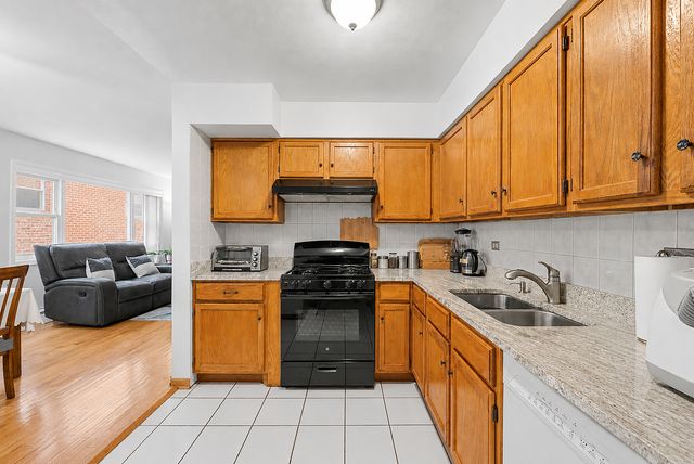 6043 N Northwest Highway 5, Chicago, IL 60631