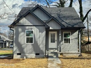 1214 NW Mercer St, Knoxville, TN 37921