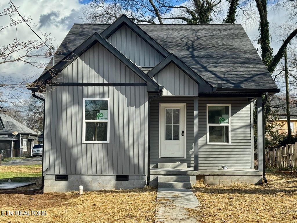 1214 NW Mercer St, Knoxville, TN 37921