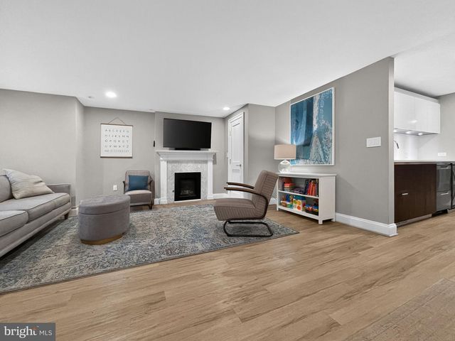 611 MARYLAND AVE NE, Washington, DC 20002