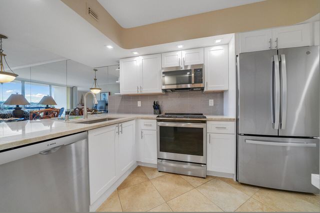 2707 N OCEAN Boulevard D-406, Boca Raton, FL 33431