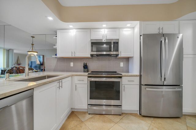 2707 N OCEAN Boulevard D-406, Boca Raton, FL 33431