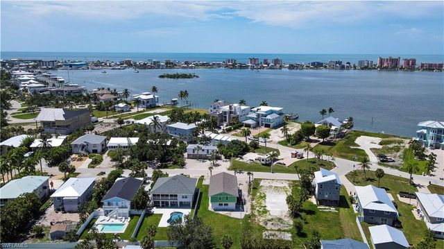 915 North ST, Fort Myers Beach, FL 33931