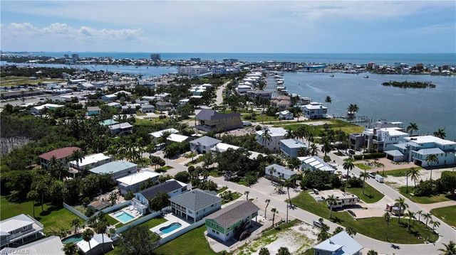 915 North ST, Fort Myers Beach, FL 33931
