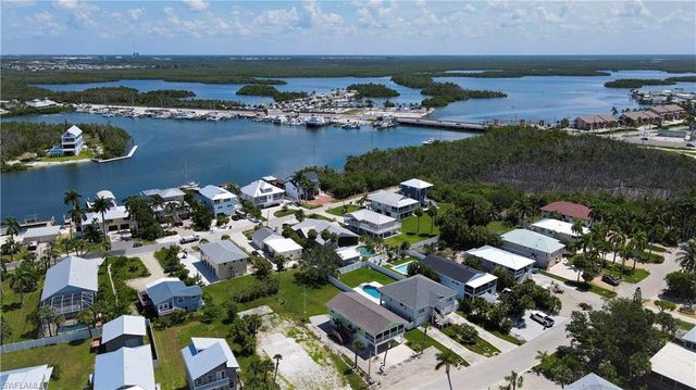 915 North ST, Fort Myers Beach, FL 33931