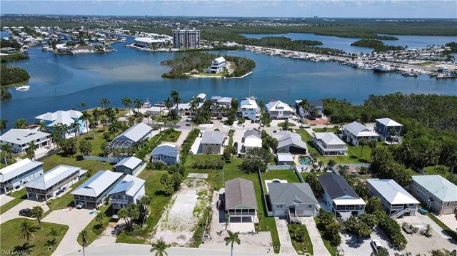 915 North ST, Fort Myers Beach, FL 33931