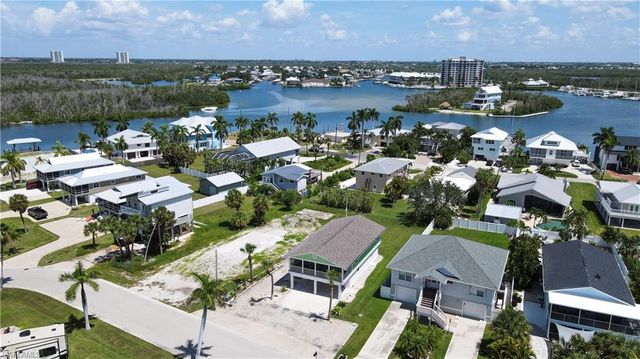 915 North ST, Fort Myers Beach, FL 33931