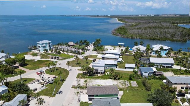 915 North ST, Fort Myers Beach, FL 33931