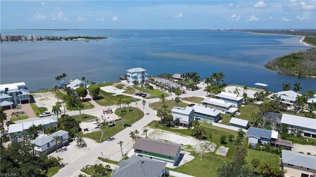 915 North ST, Fort Myers Beach, FL 33931
