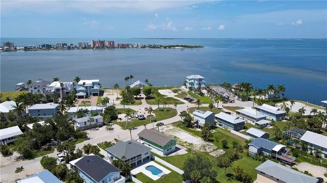 915 North ST, Fort Myers Beach, FL 33931