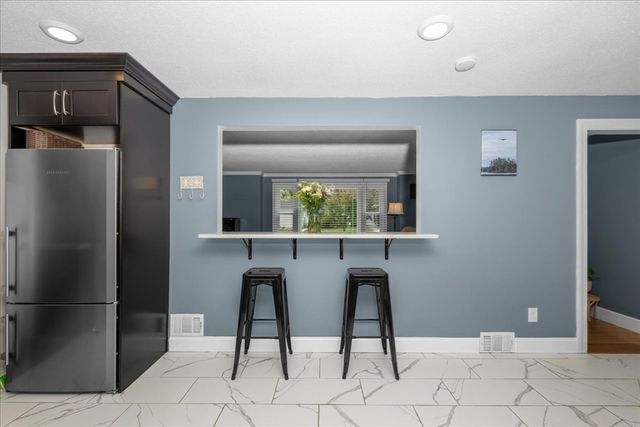 89 Weymouth St, Springfield, MA 01108
