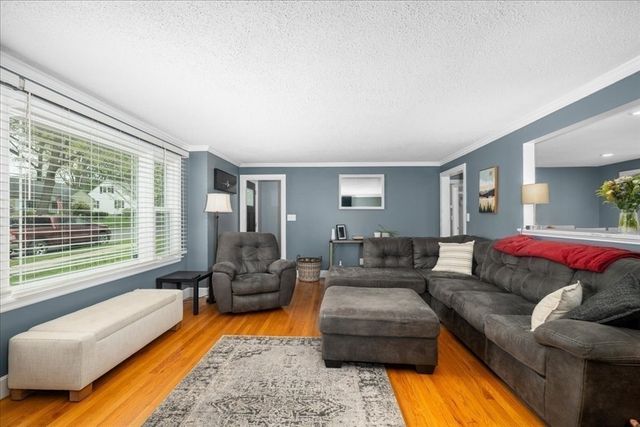 89 Weymouth St, Springfield, MA 01108