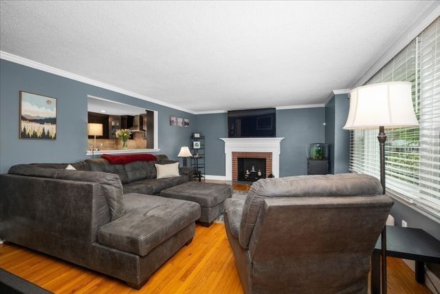 89 Weymouth St, Springfield, MA 01108