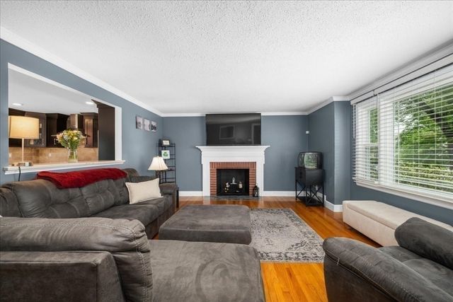 89 Weymouth St, Springfield, MA 01108