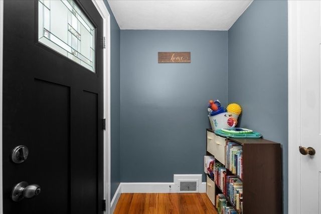 89 Weymouth St, Springfield, MA 01108