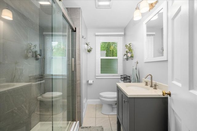 89 Weymouth St, Springfield, MA 01108