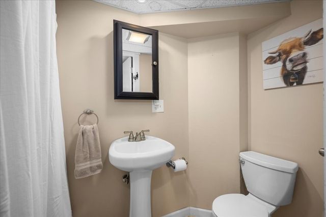 89 Weymouth St, Springfield, MA 01108