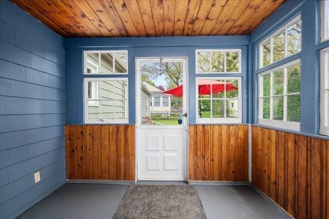 89 Weymouth St, Springfield, MA 01108