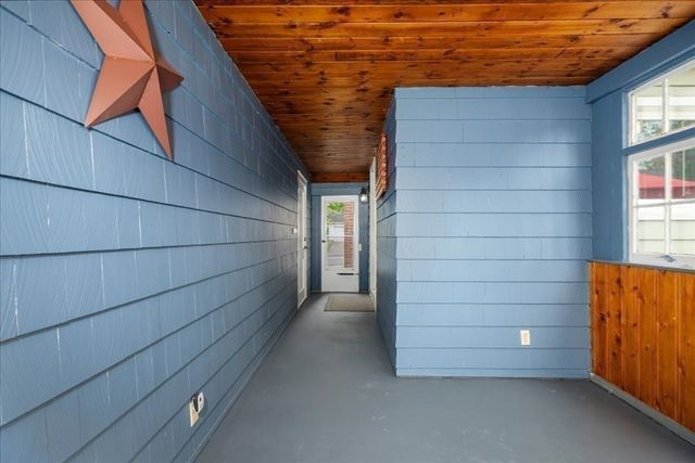 89 Weymouth St, Springfield, MA 01108