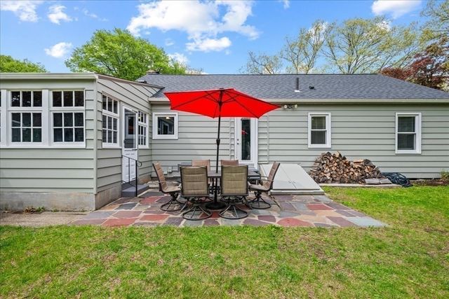 89 Weymouth St, Springfield, MA 01108