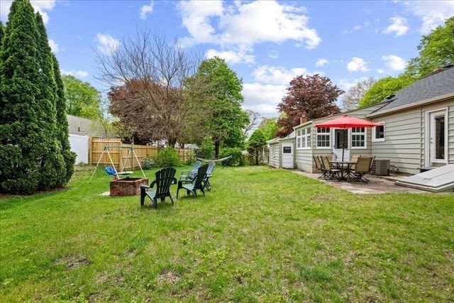 89 Weymouth St, Springfield, MA 01108