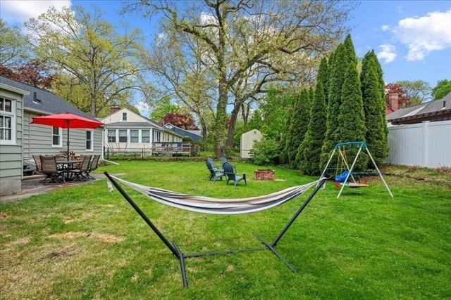 89 Weymouth St, Springfield, MA 01108
