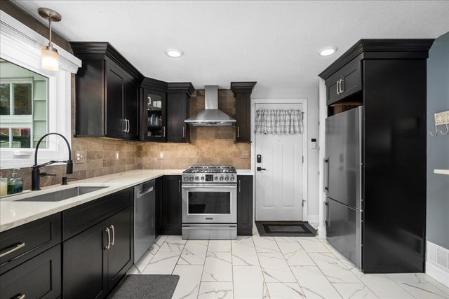 89 Weymouth St, Springfield, MA 01108