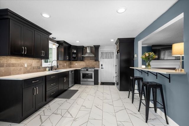 89 Weymouth St, Springfield, MA 01108