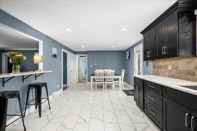89 Weymouth St, Springfield, MA 01108