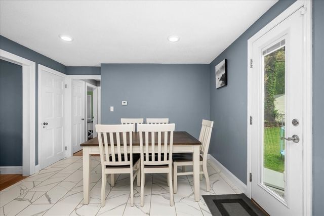 89 Weymouth St, Springfield, MA 01108