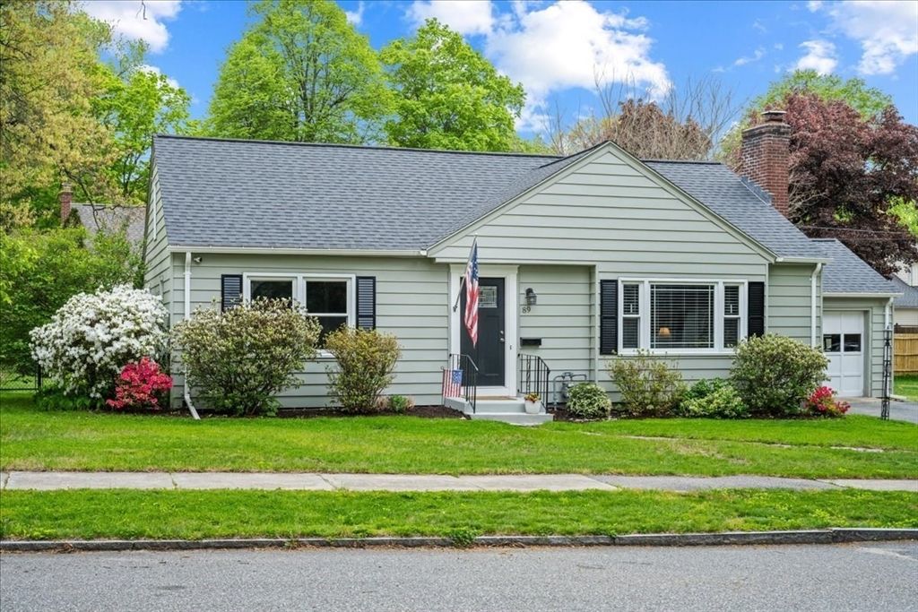 89 Weymouth St, Springfield, MA 01108