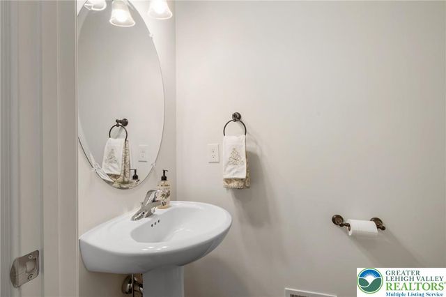 495 Gray Feather Way, Upper Macungie Twp, PA 18104