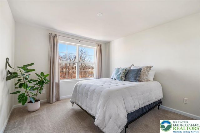 495 Gray Feather Way, Upper Macungie Twp, PA 18104