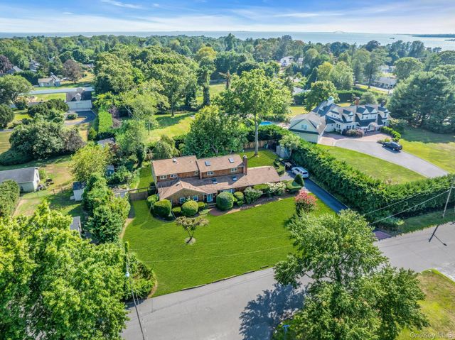 8 Adelphi Street, Islip, NY 11751