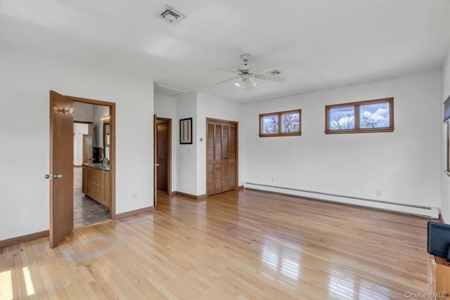 8 Adelphi Street, Islip, NY 11751