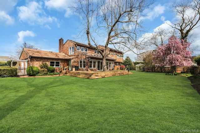 8 Adelphi Street, Islip, NY 11751