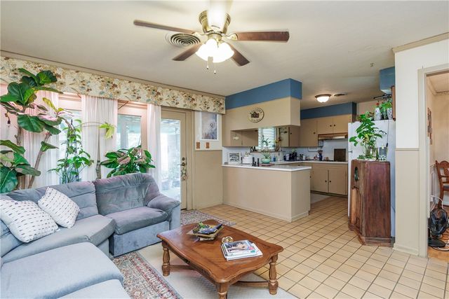 506 Fairfield Dr, Corpus Christi, TX 78412