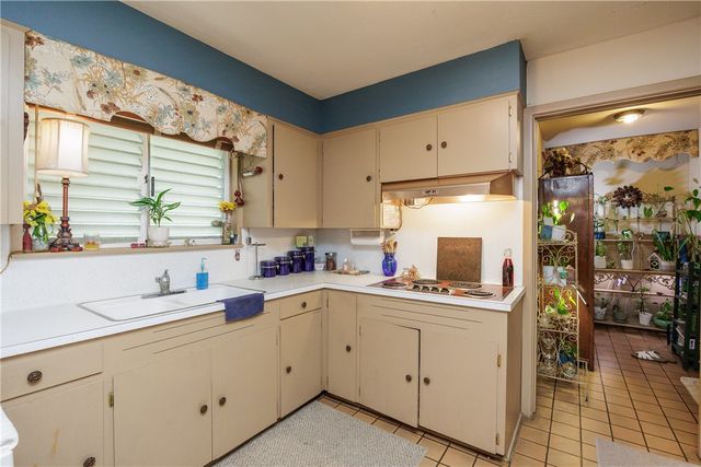 506 Fairfield Dr, Corpus Christi, TX 78412