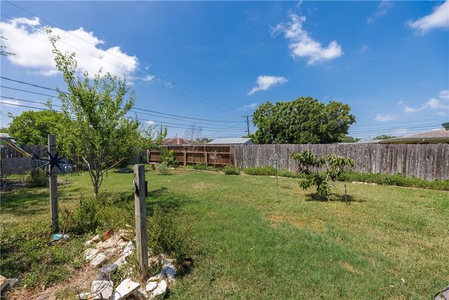506 Fairfield Dr, Corpus Christi, TX 78412