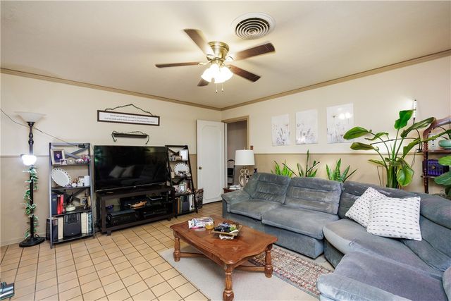 506 Fairfield Dr, Corpus Christi, TX 78412