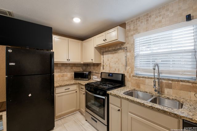 911 Porter St, San Antonio, TX 78210