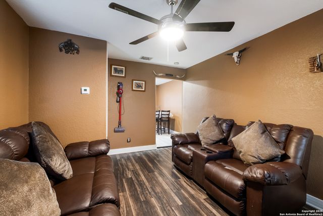 911 Porter St, San Antonio, TX 78210