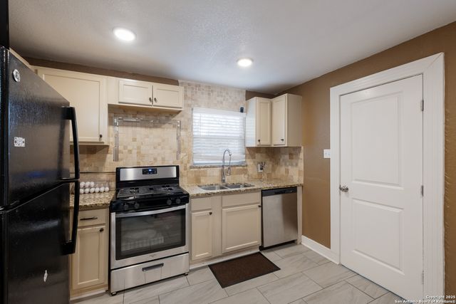 911 Porter St, San Antonio, TX 78210