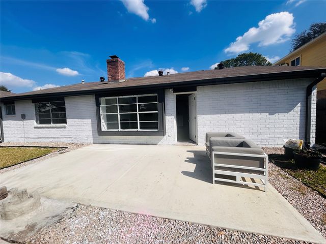 10502 Long River Drive, Sugar Land, TX 77498