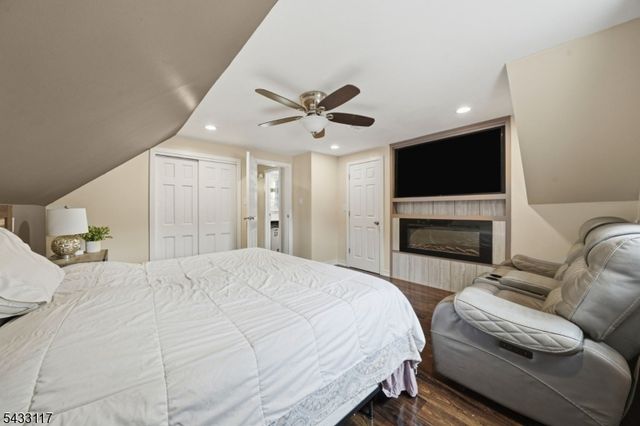 52 Barbara Dr, Pompton Lakes Boro, NJ 07442