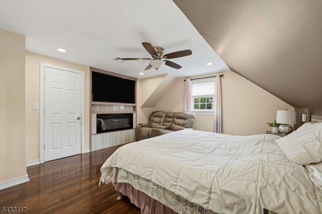 52 Barbara Dr, Pompton Lakes Boro, NJ 07442