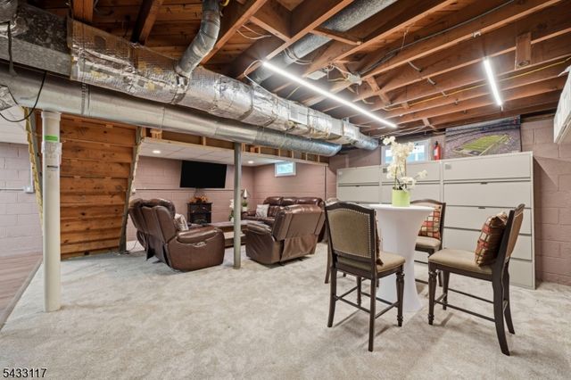 52 Barbara Dr, Pompton Lakes Boro, NJ 07442